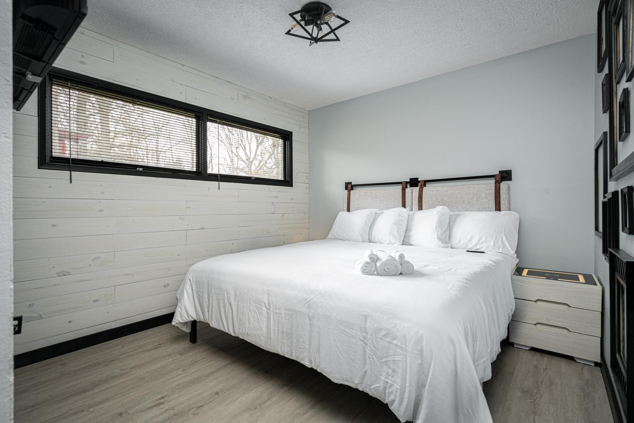 Modern 3 BR Home photo 14