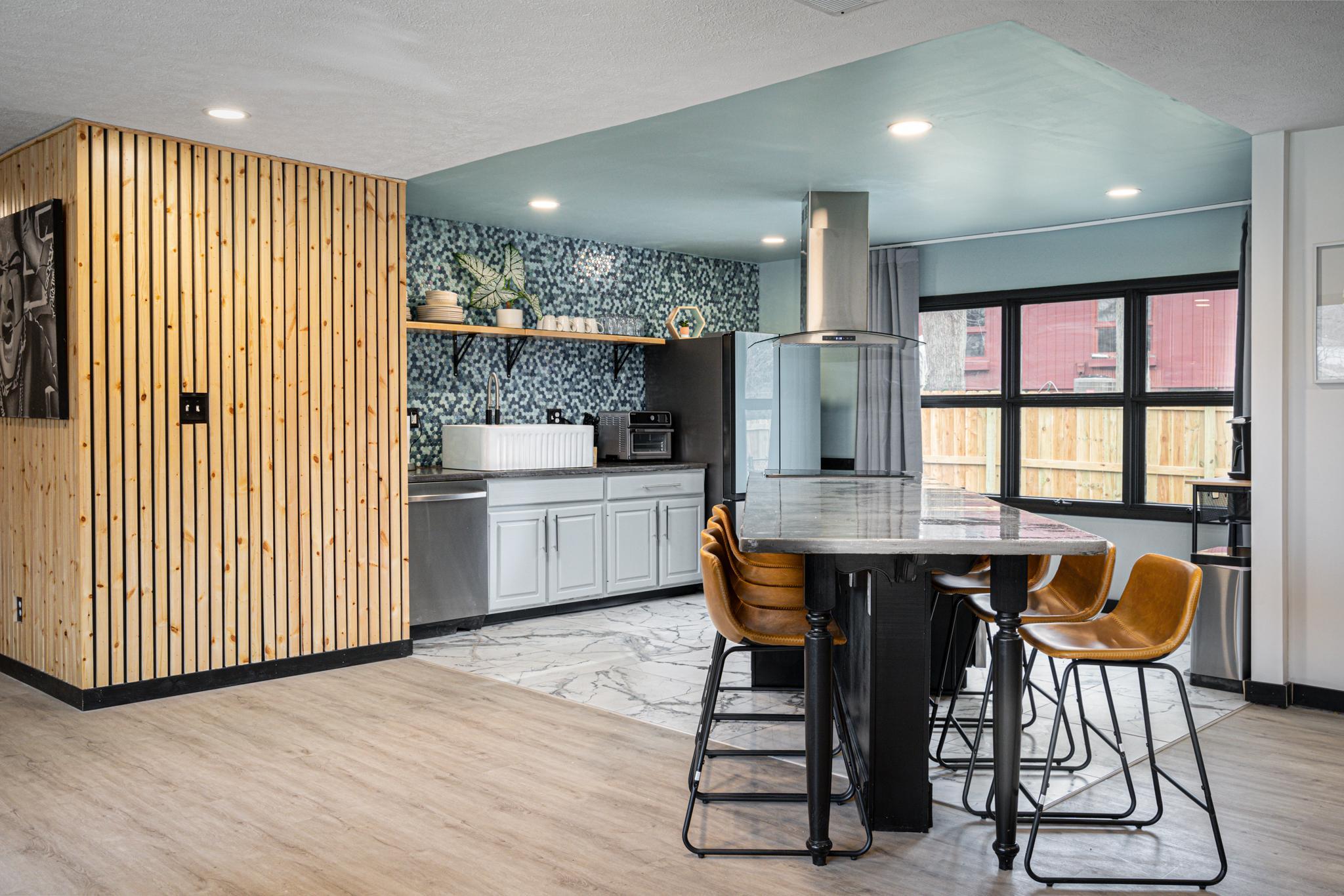 Modern 3 BR Home photo 4